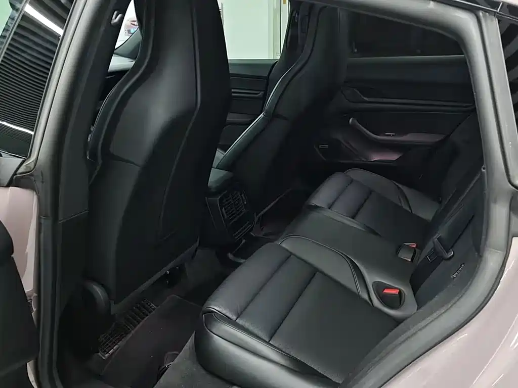 Porsche Taycan — миниатюра 7