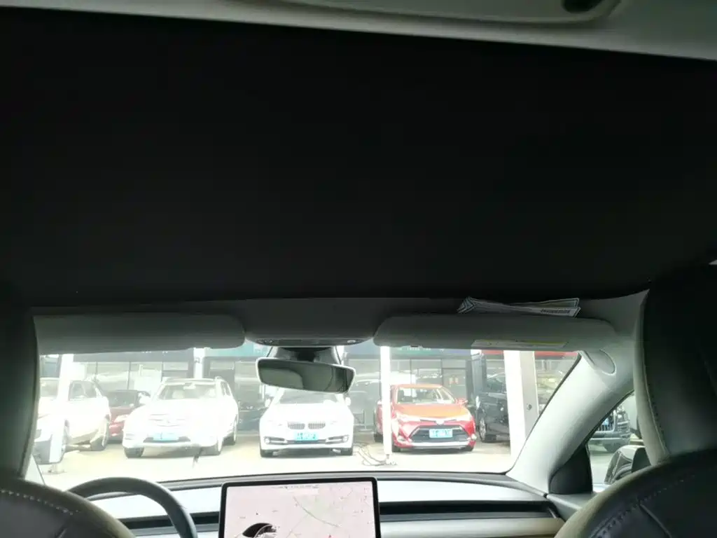 Tesla Model 3 — миниатюра 18