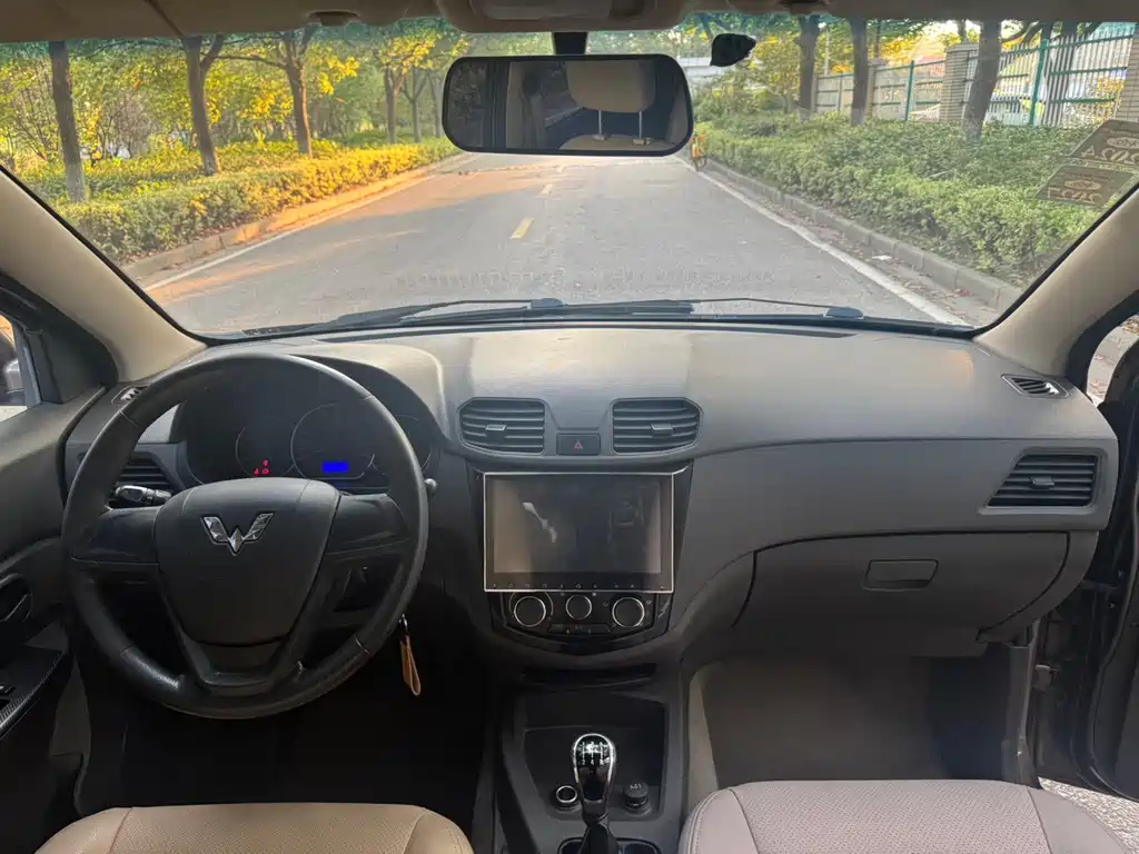 Wuling Hongguang — миниатюра 10