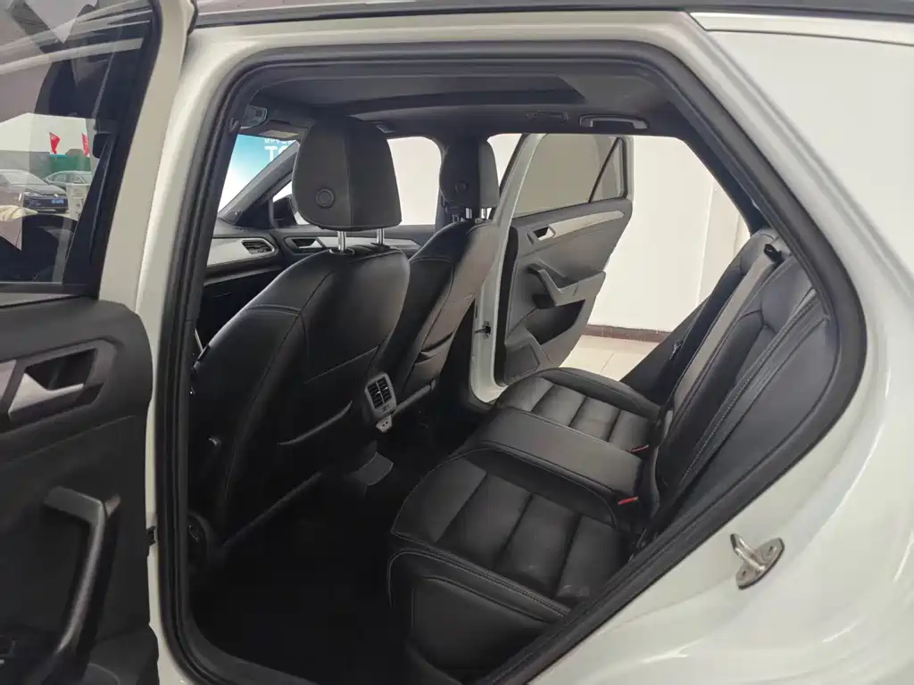 VOLKSWAGEN T ROC EXPLORING SONGS