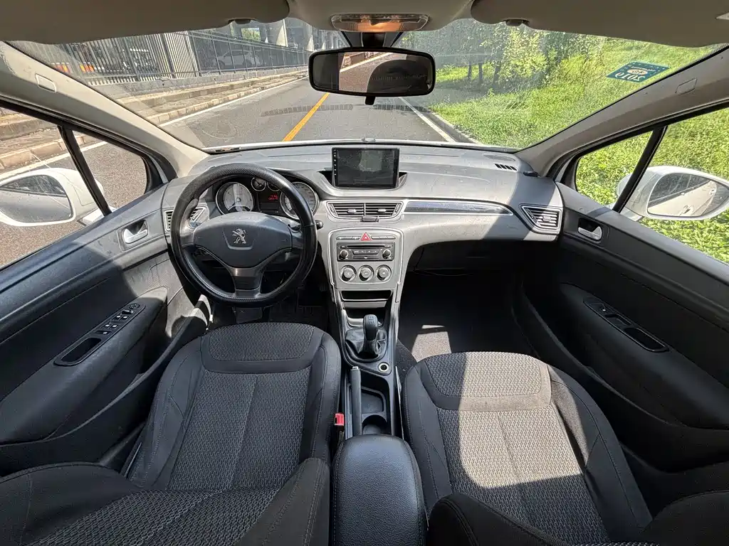 Peugeot 308 2014 1.6L MT
