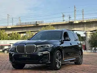 BMW X7 xDrive40i пакет роскоши Leading