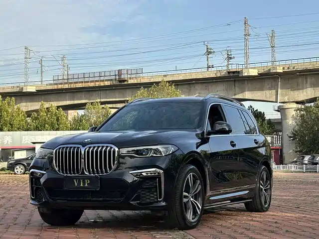 BMW X7 xDrive40i пакет роскоши Leading