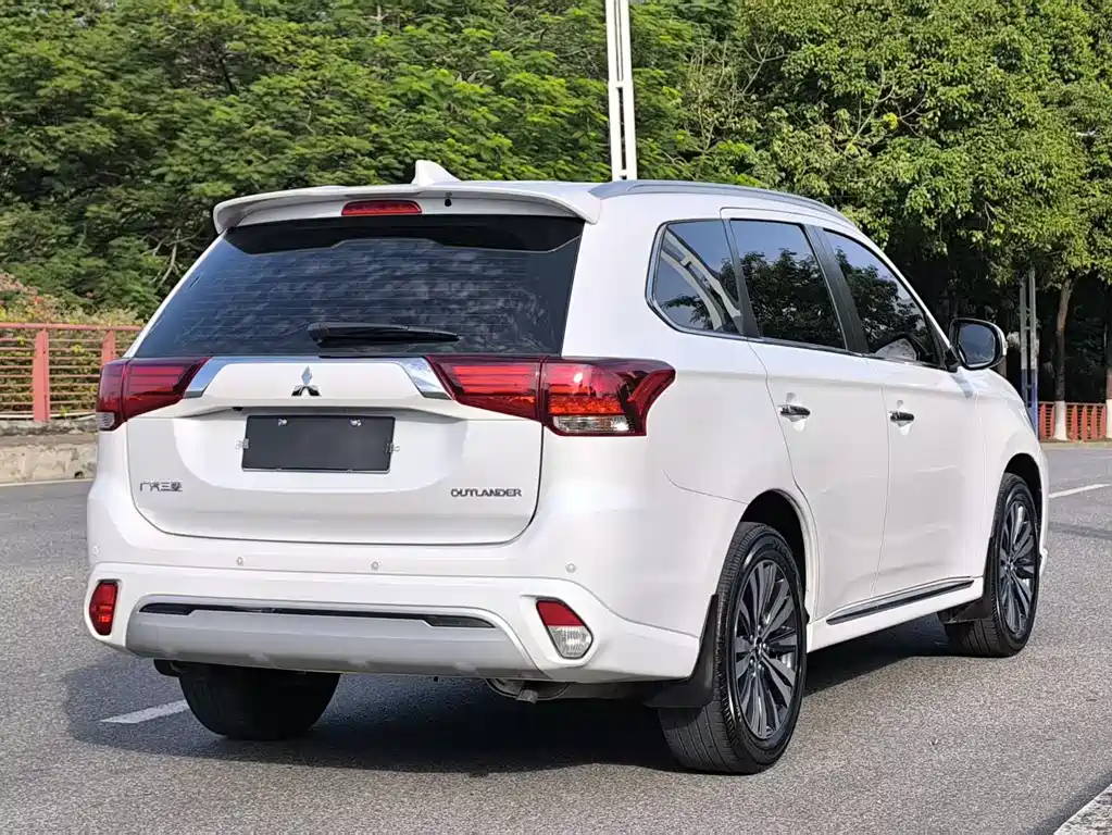 MITSUBISHI OUTLANDER