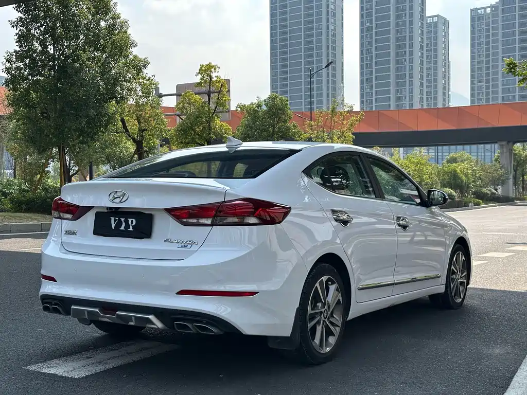 Hyundai Elantra — миниатюра 13