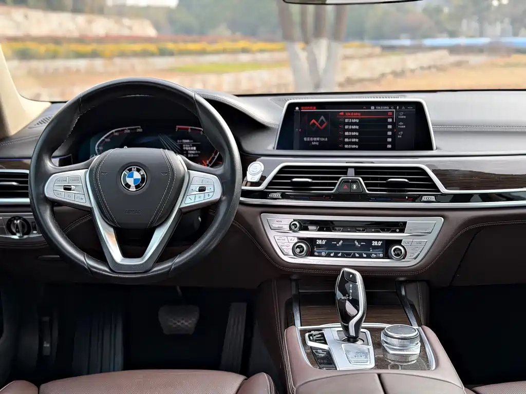 BMW 7 SERIES