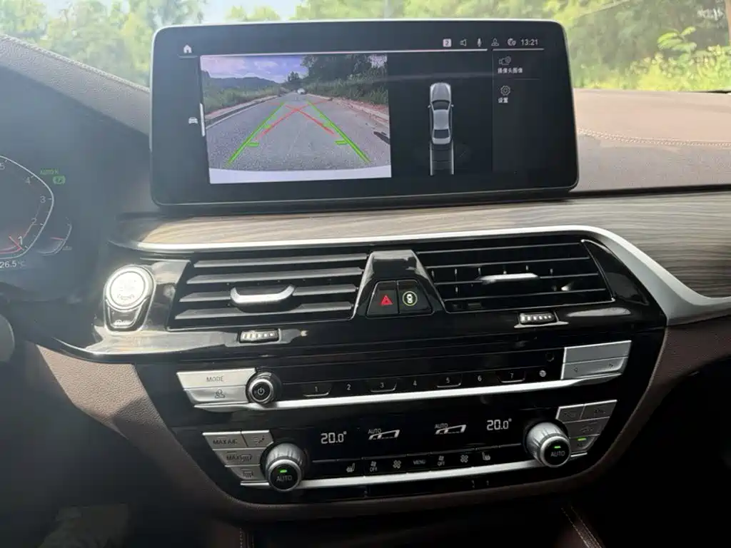 BMW 5 Series — миниатюра 6