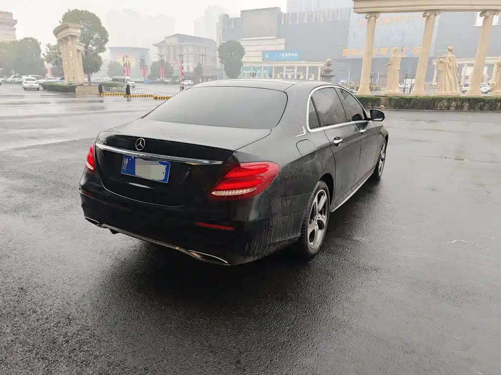 MERCEDES-BENZ E CLASS