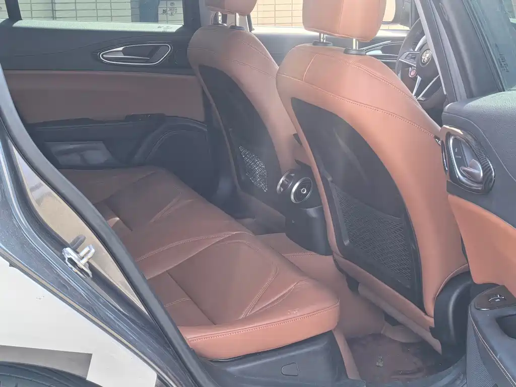Alfa Romeo Giulia — миниатюра 4