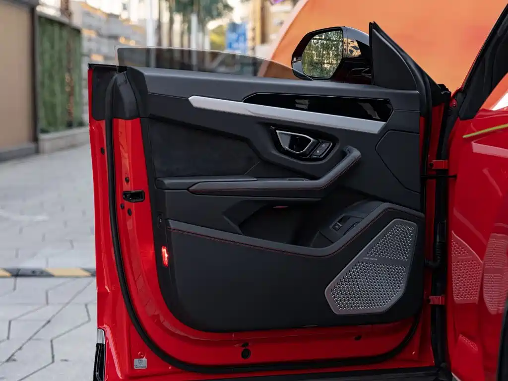 Lamborghini Urus — миниатюра 17