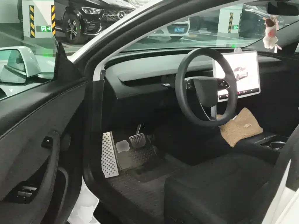 Tesla Model 3 — миниатюра 12
