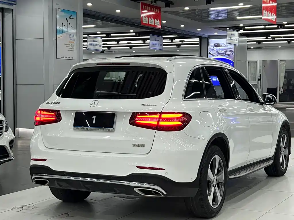 MERCEDES-BENZ GLC
