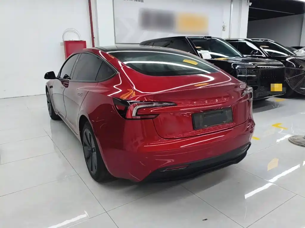 Tesla Model 3 — миниатюра 5