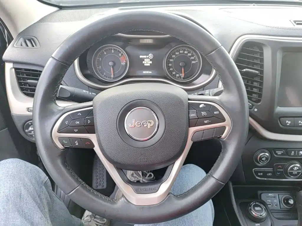 Jeep Cherokee — миниатюра 11