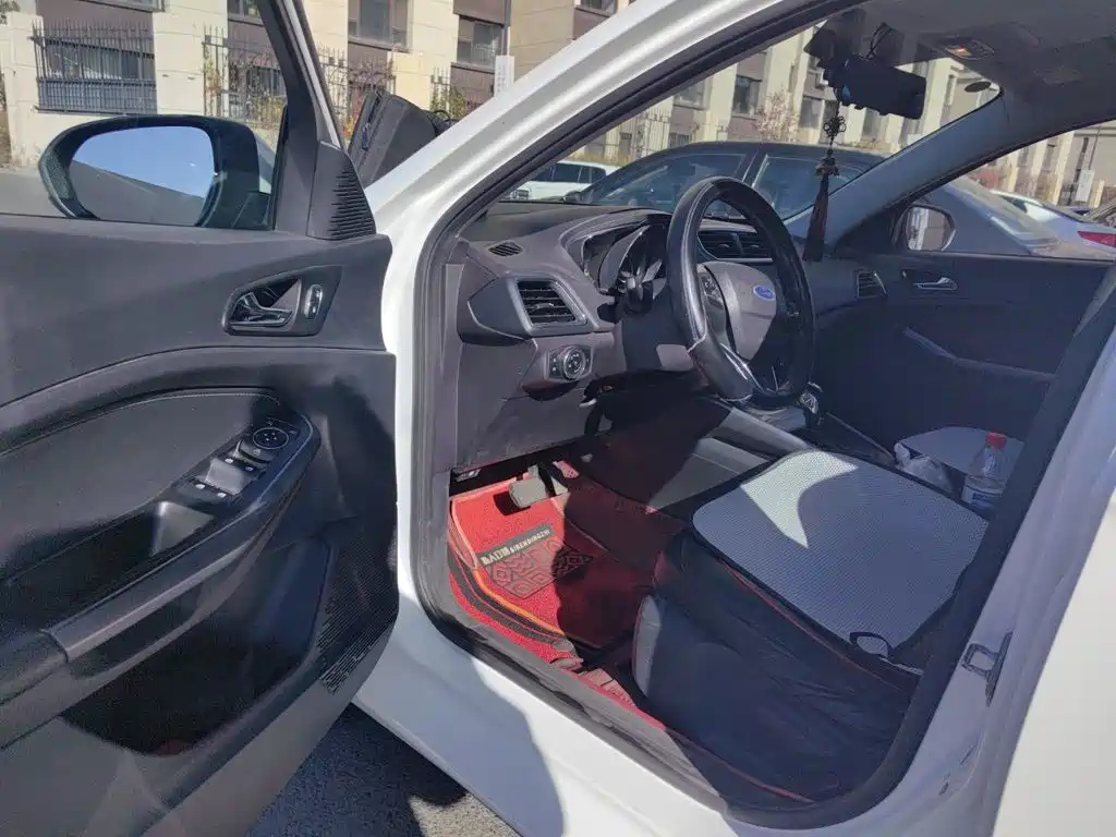 Ford Escort — миниатюра 17