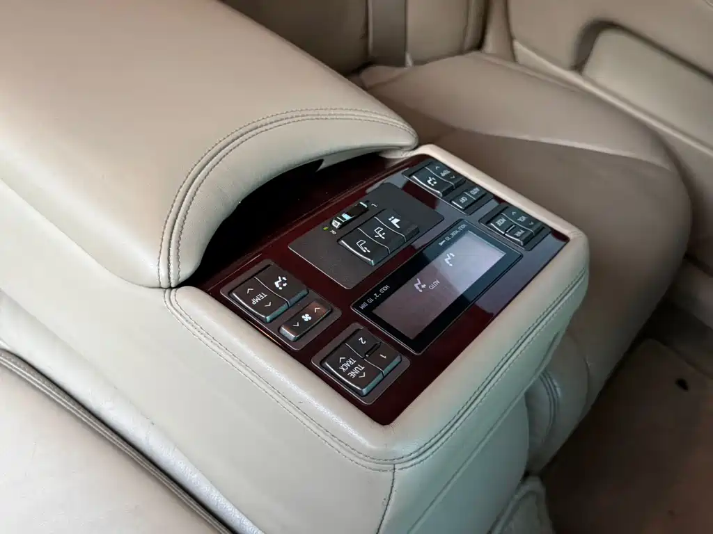 Lexus LS 2006 460L