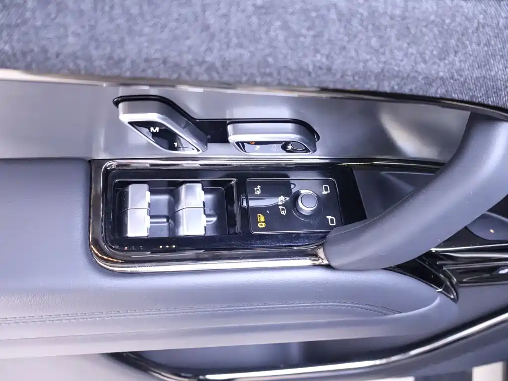 Land Rover Sport — миниатюра 17