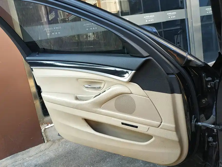 BMW 5 Series — миниатюра 7