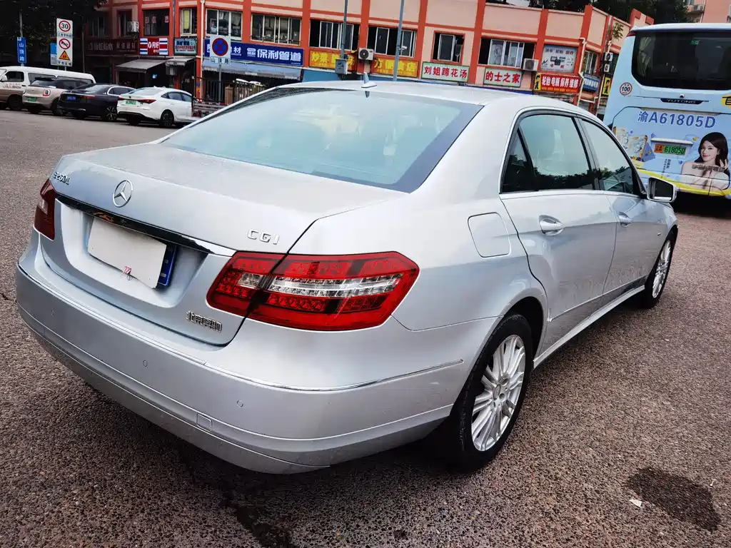 Mercedes-Benz E-Class — миниатюра 5