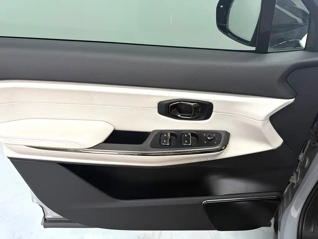 NIO ES8 2020 415KM мест