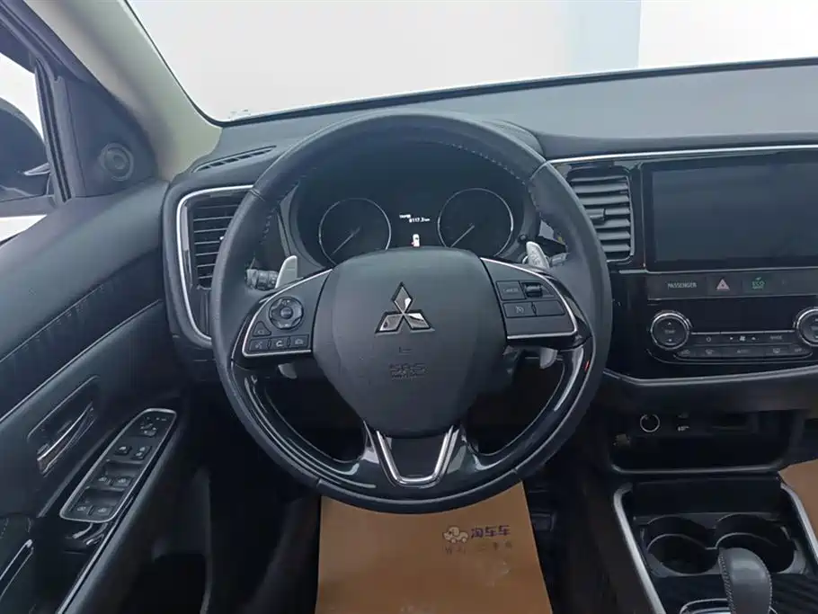 MITSUBISHI OUTLANDER