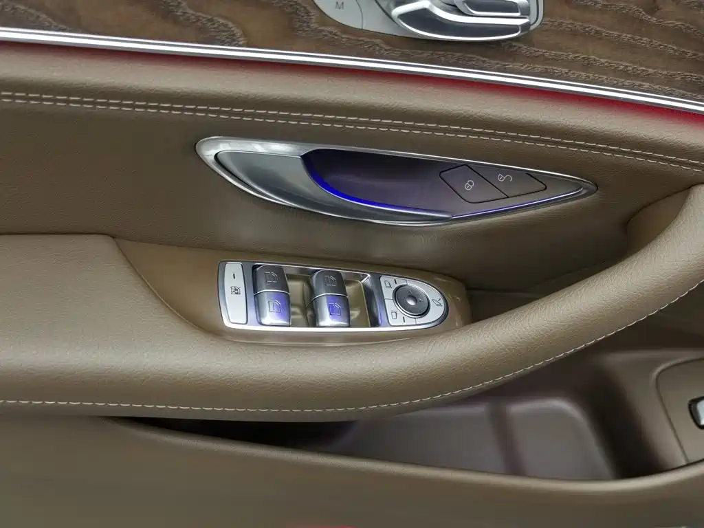 Mercedes-Benz E-Class — миниатюра 9