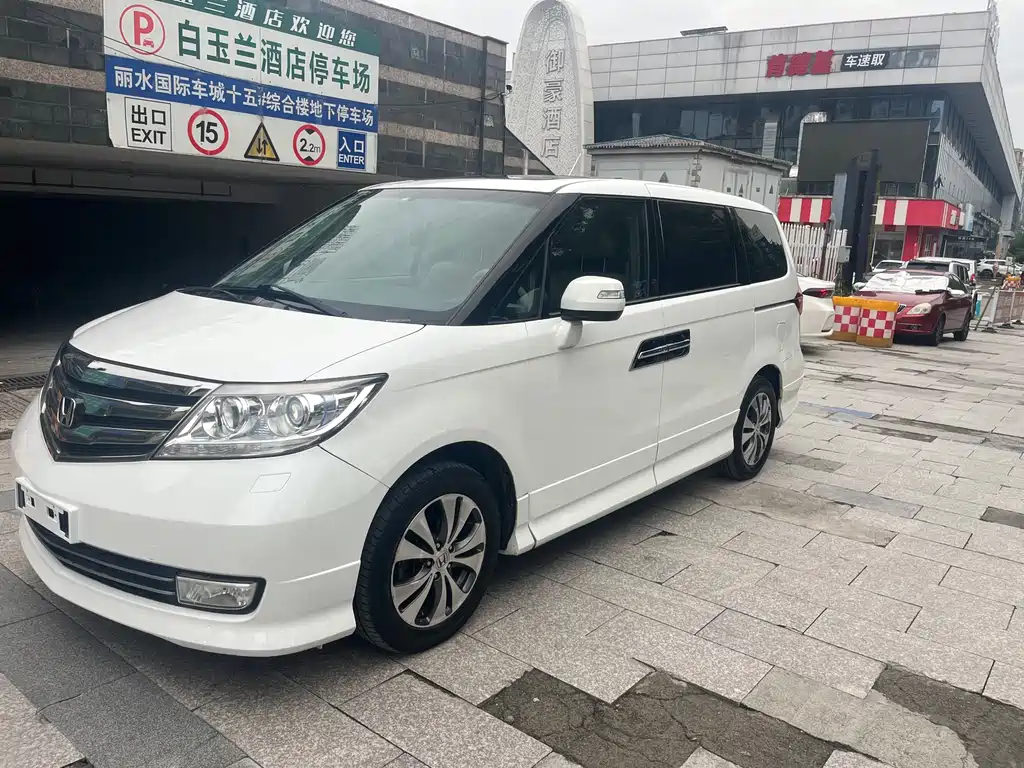 Honda Elysion 2015
