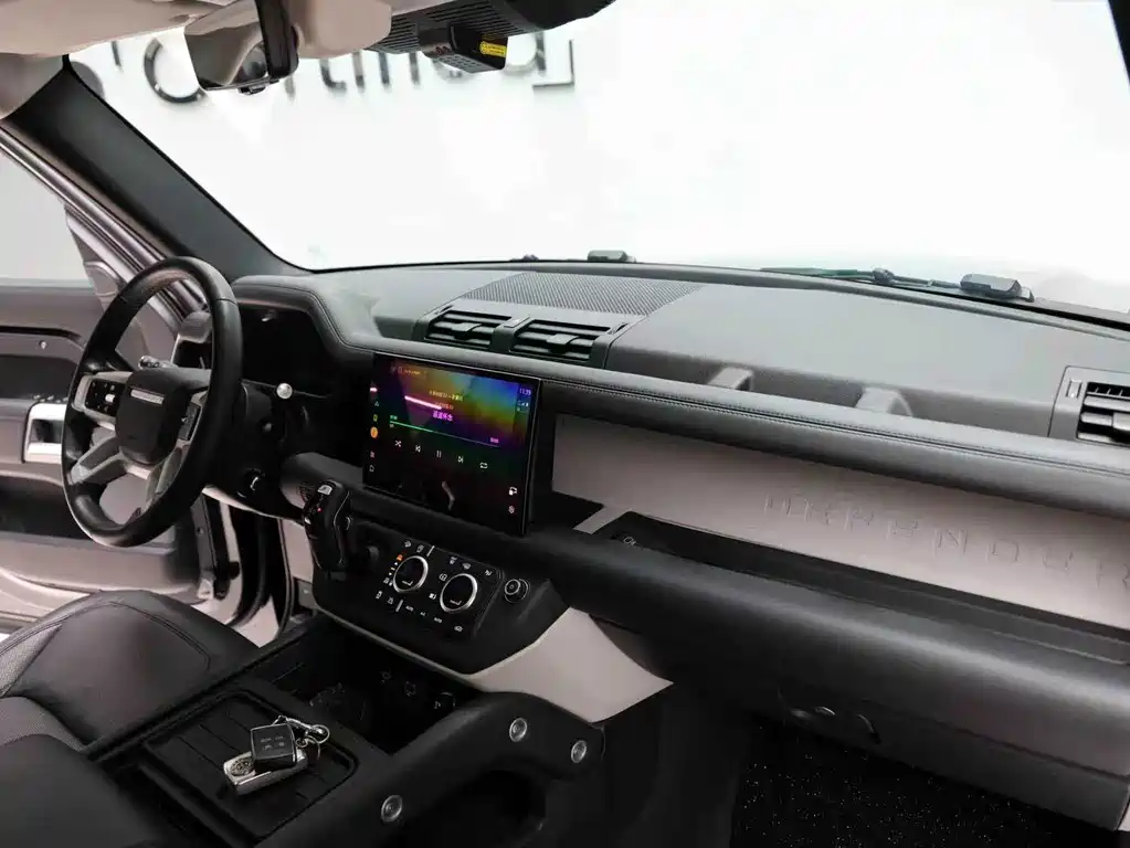 Land Rover Defender — миниатюра 7