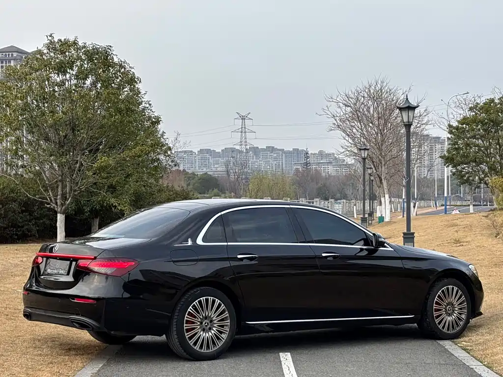 MERCEDES-BENZ E CLASS