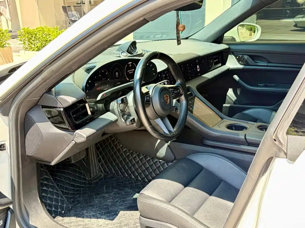 Porsche Taycan — миниатюра 8