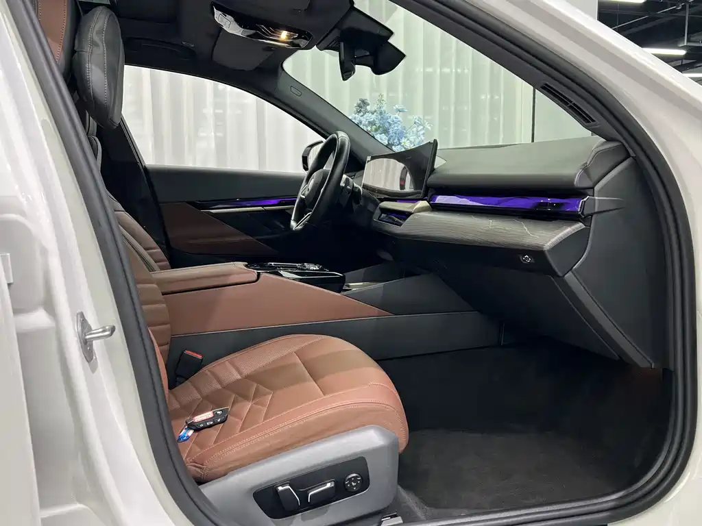 BMW 5 Series — миниатюра 9