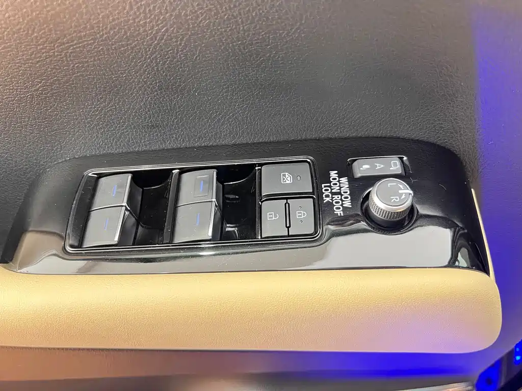 Toyota Vellfire — миниатюра 17