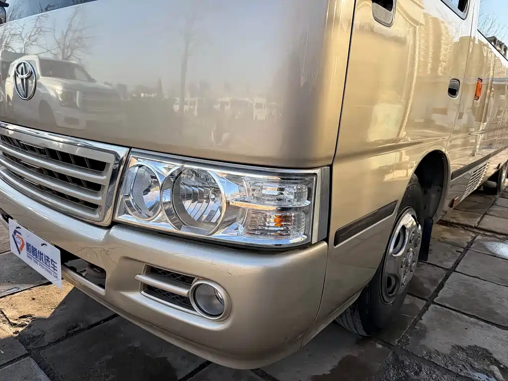 Toyota Coaster — миниатюра 4