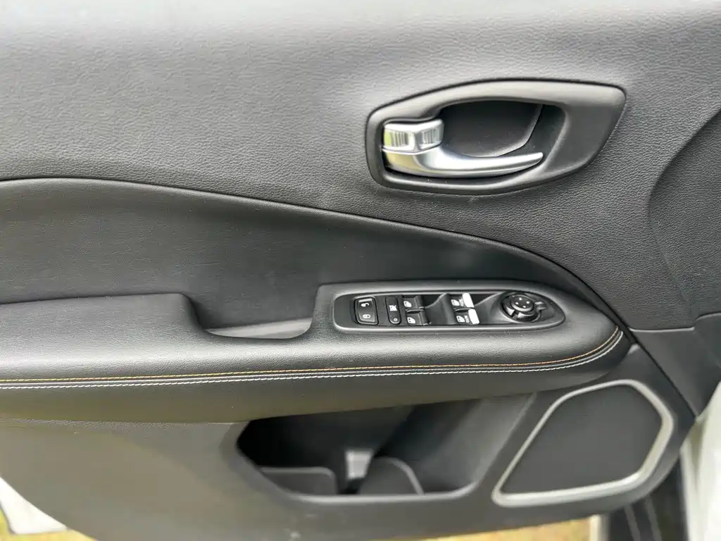 Jeep Compass — миниатюра 17