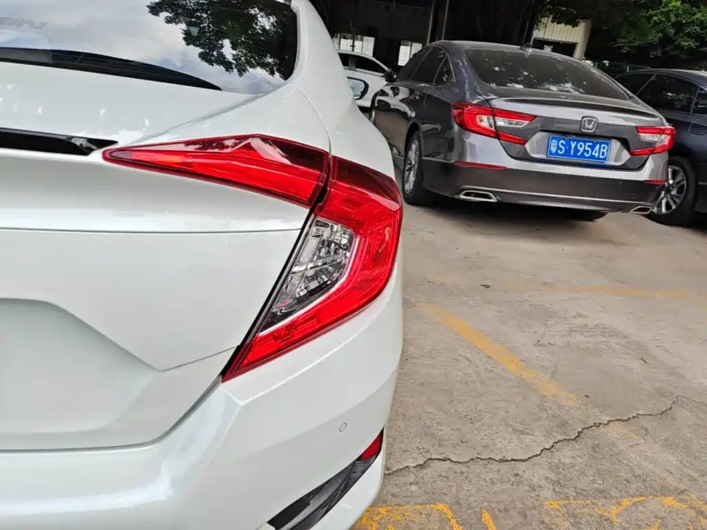Honda Civic — миниатюра 8