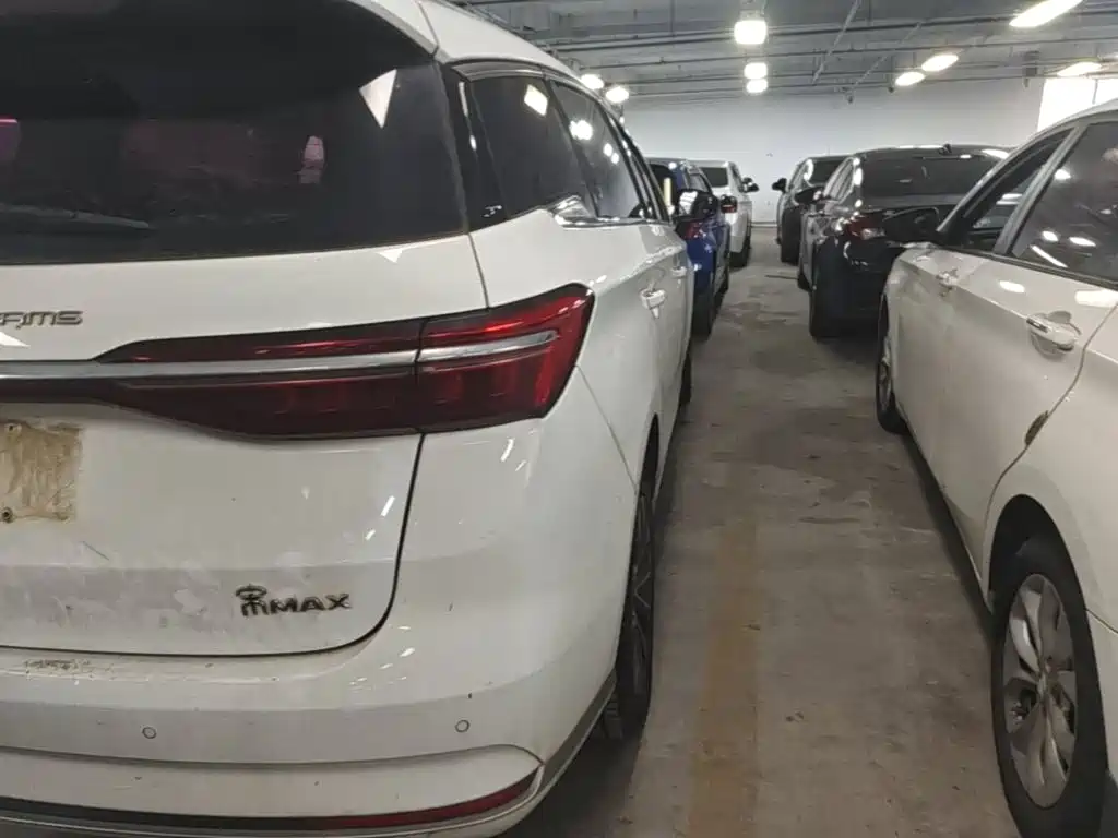 BYD MAX — миниатюра 8