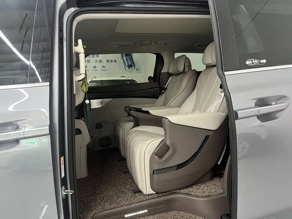Denza D9 2022 DM-i 1040 Luxury