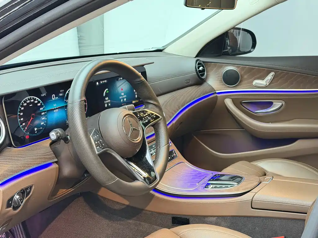 Mercedes-Benz E-Class — миниатюра 10