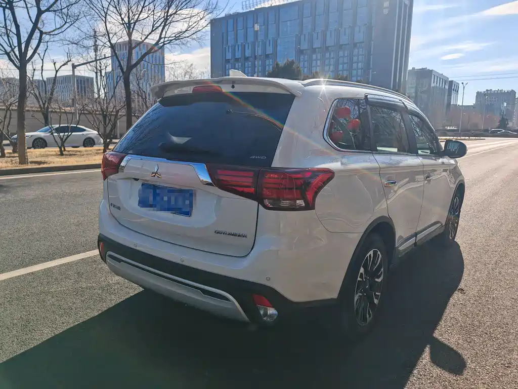 MITSUBISHI OUTLANDER