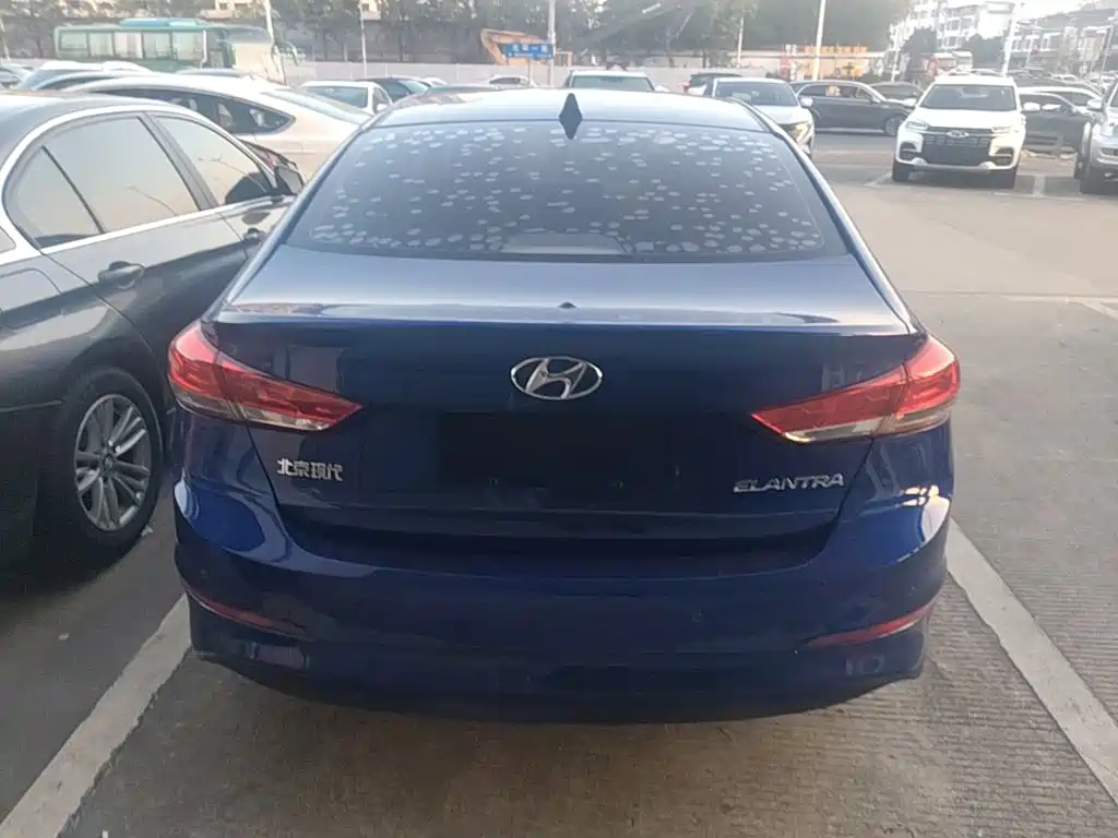 Hyundai Elantra — миниатюра 6