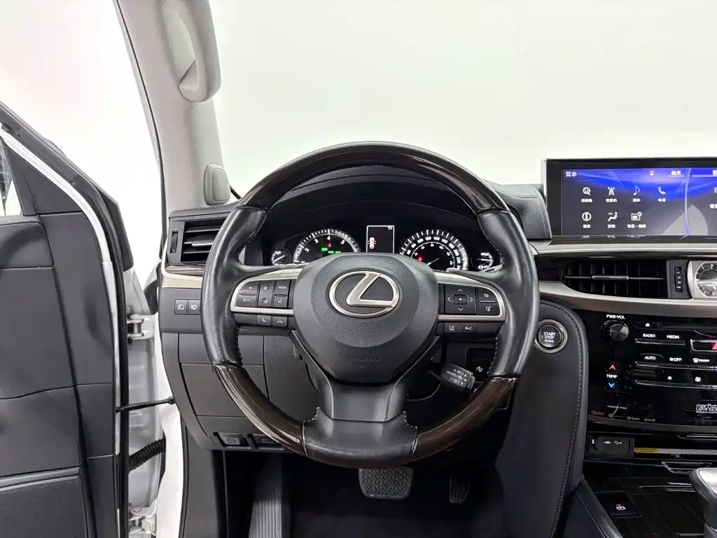 Lexus LX — миниатюра 15