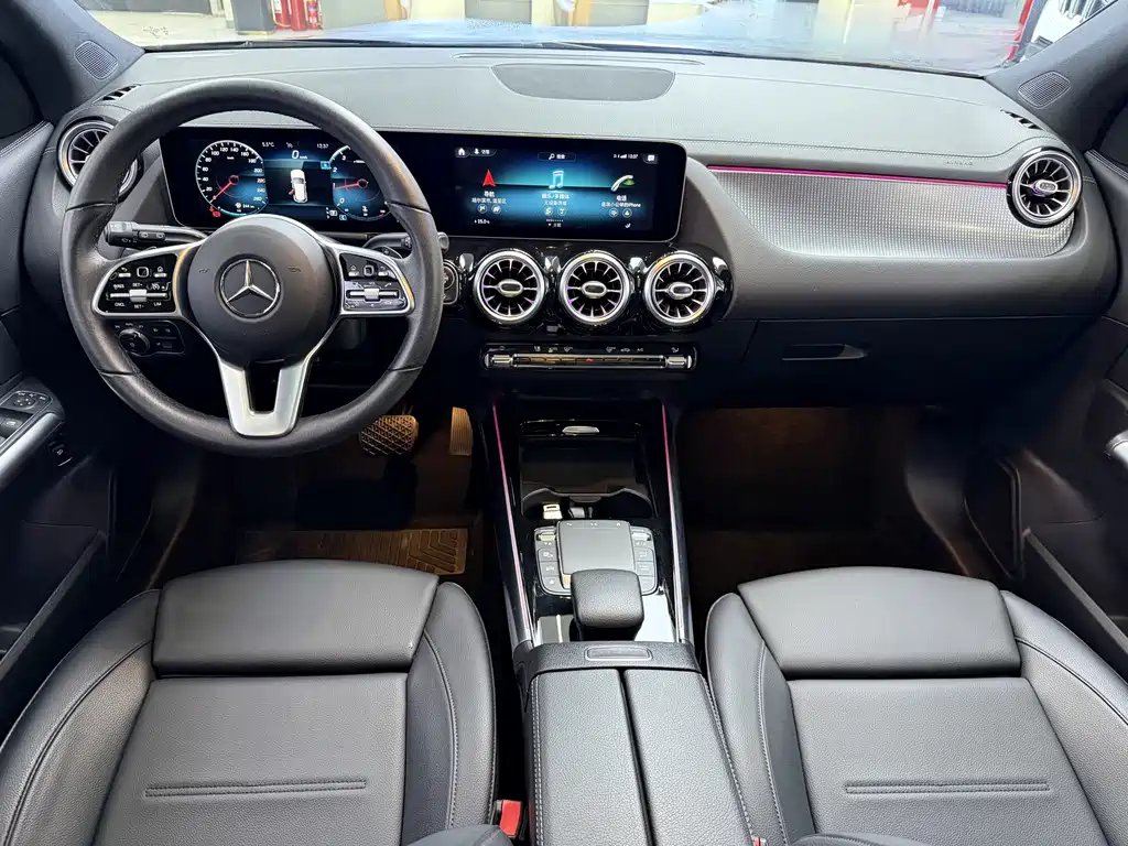 MERCEDES-BENZ GLA