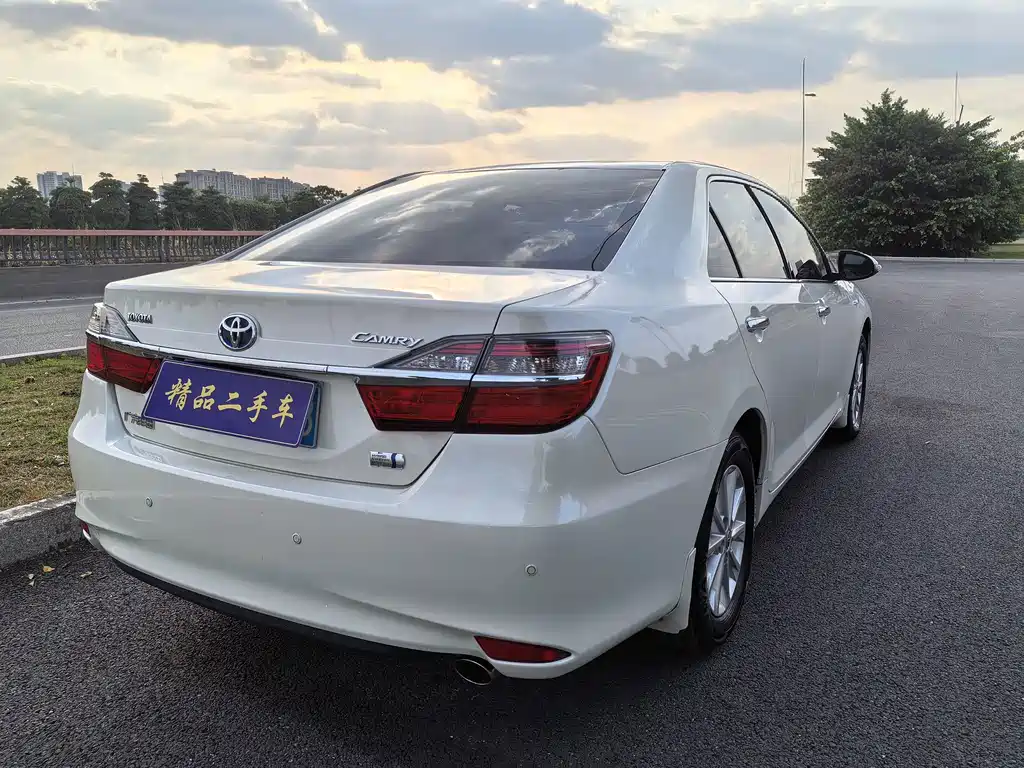 Toyota Camry — миниатюра 8
