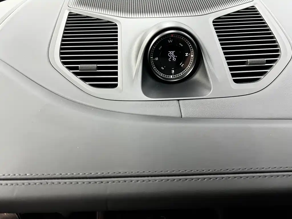Porsche Cayenne — миниатюра 12