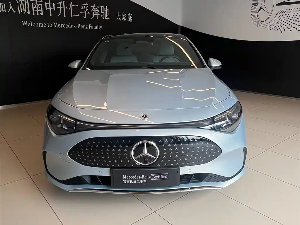 Mercedes-Benz CLA 2025 300L