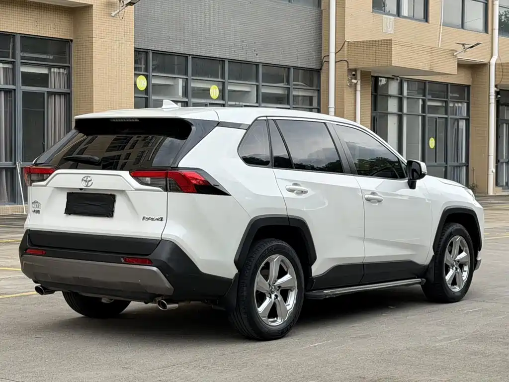 Toyota RAV4 — миниатюра 7