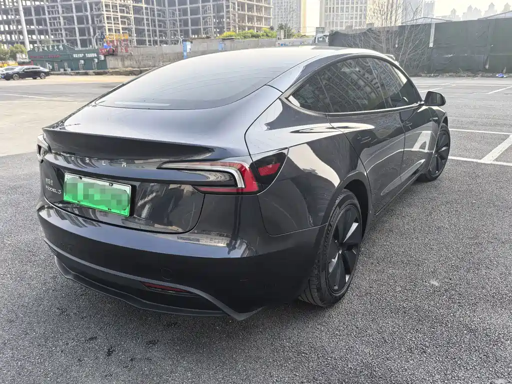 Tesla Model 3 — миниатюра 9