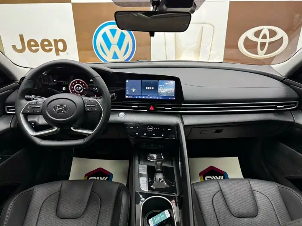 Hyundai Elantra — миниатюра 9