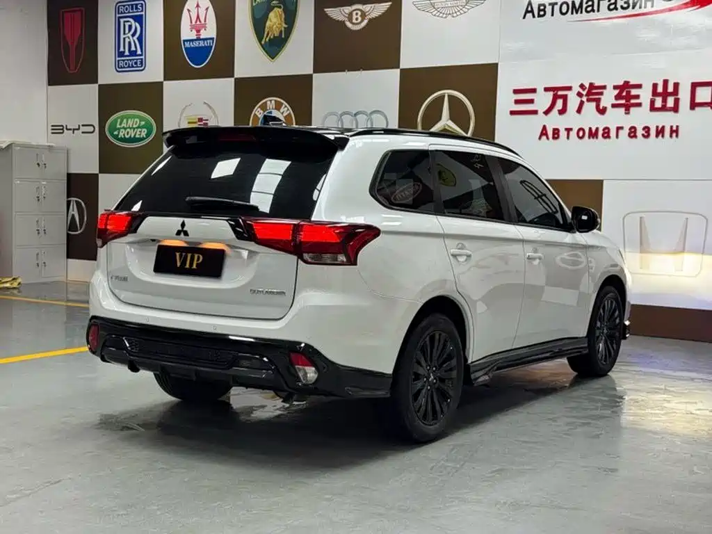 Mitsubishi Outlander — миниатюра 6