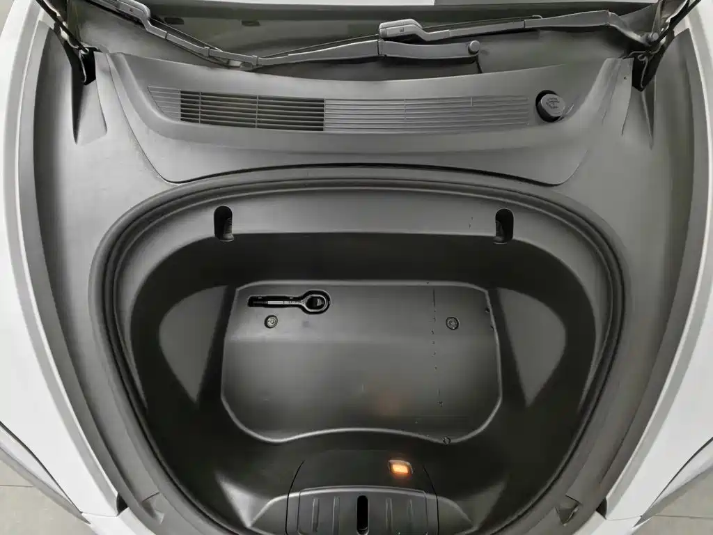 Tesla Model 3 — миниатюра 6
